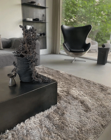 Soft Neutral Living Room Corner with Sculptural Accents and Natural Light Neutral living room corner with soft textures, sculptural decor, and natural light creating a calm and understated atmosphere.